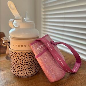 Jug, straw and 2 sleeves. Never used